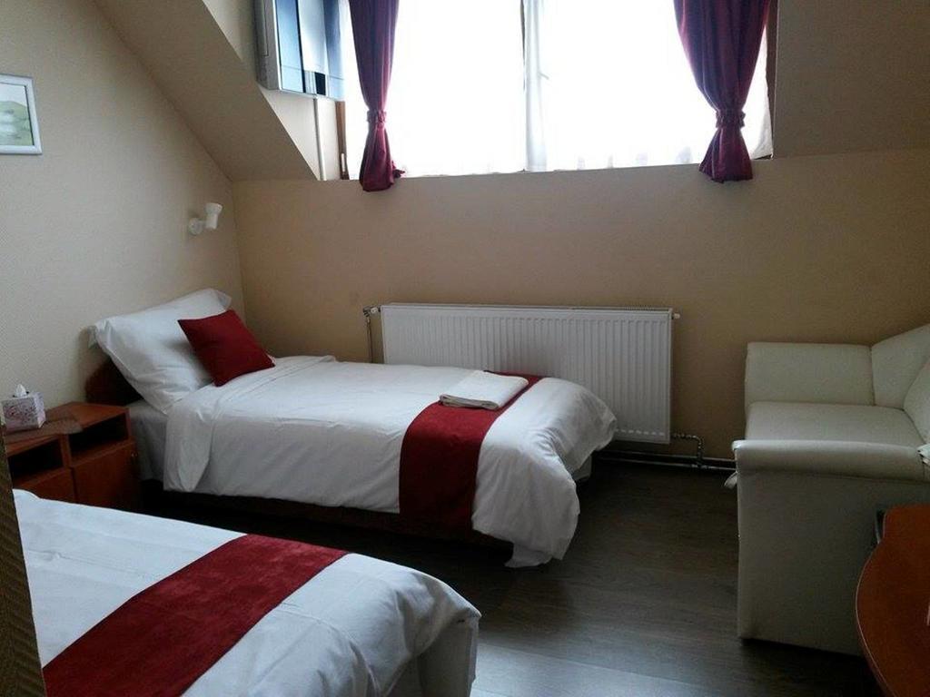 Abszolut Hotel Es Panzio Nyírbátor Cameră foto