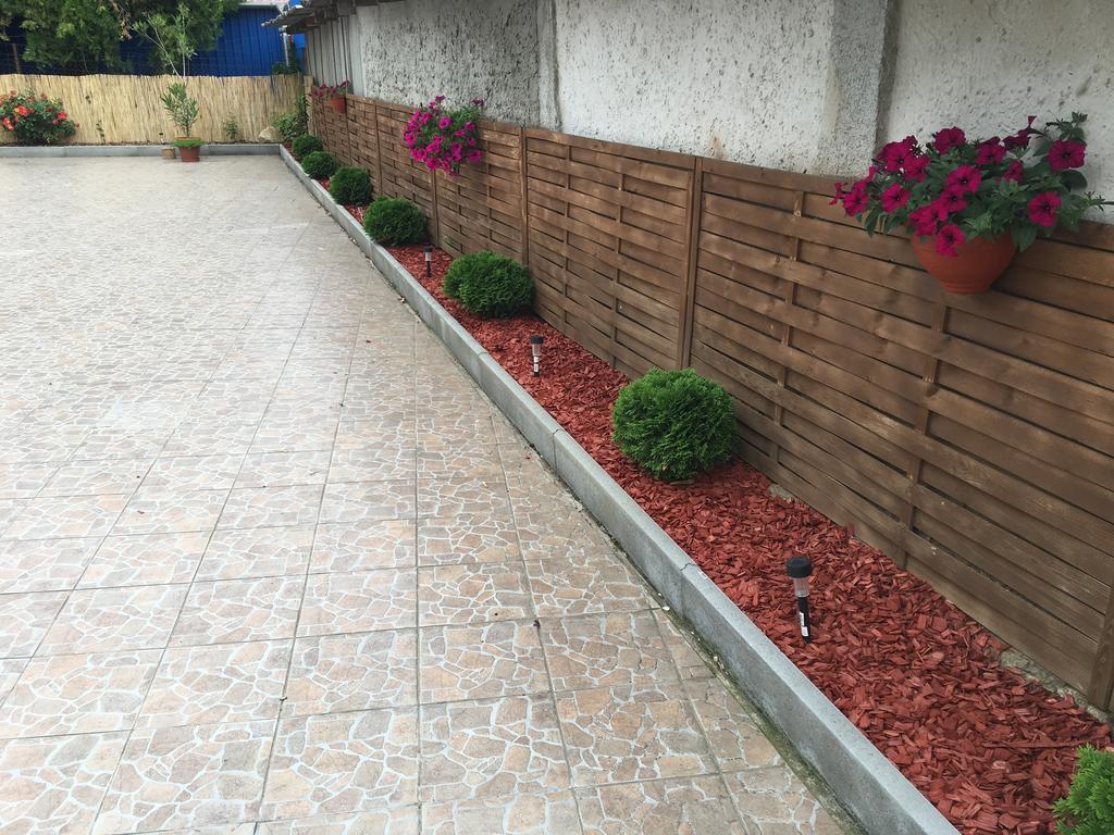Abszolut Hotel Es Panzio Nyírbátor Exterior foto