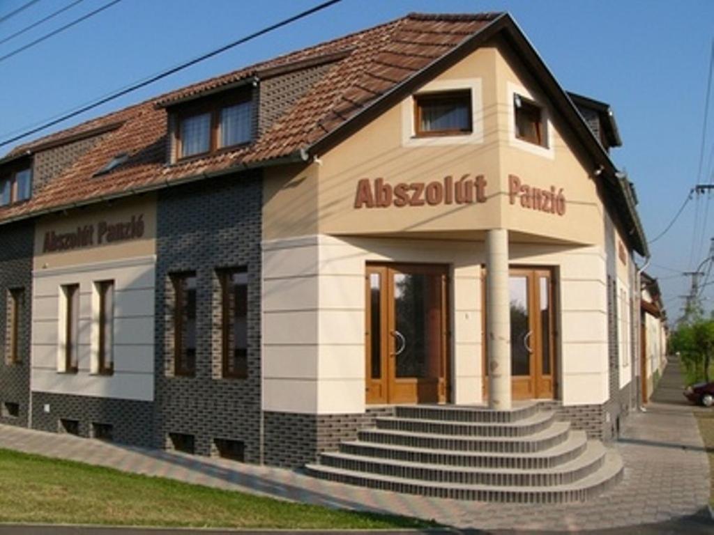 Abszolut Hotel Es Panzio Nyírbátor Exterior foto